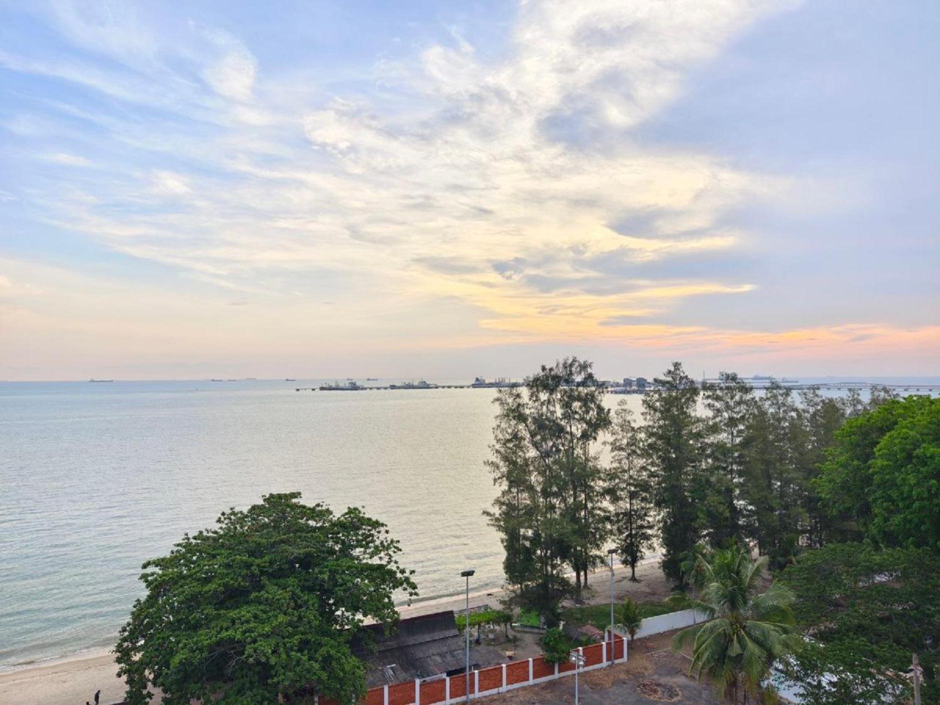 Mutiara Melaka Beach Resort By Glex Tangga Batu ภายนอก รูปภาพ