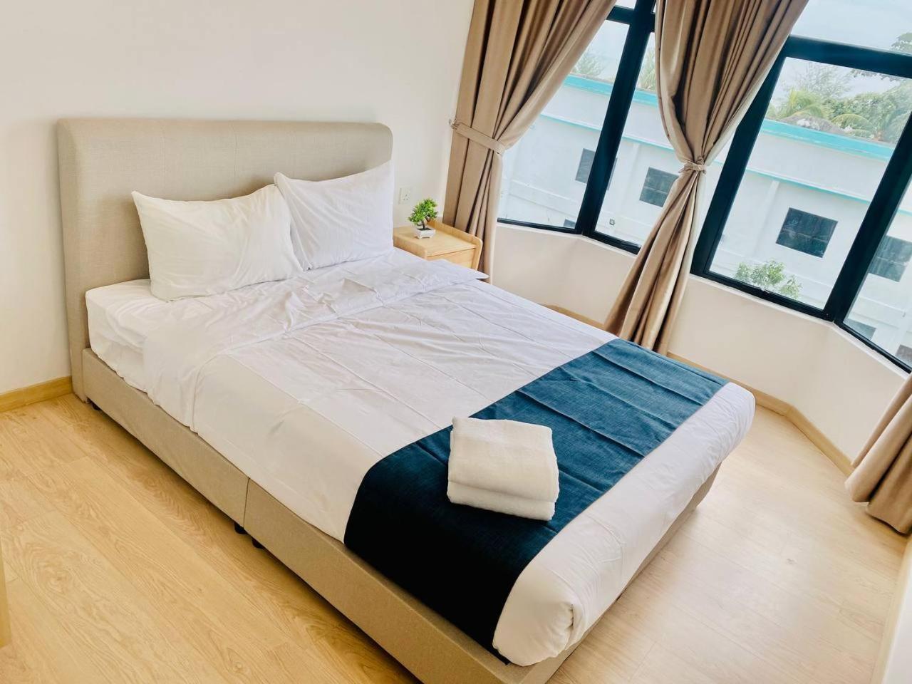 Mutiara Melaka Beach Resort By Glex Tangga Batu ภายนอก รูปภาพ